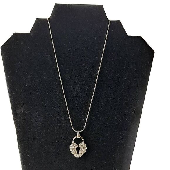 Ladies keyhole heart necklace - Picture 1 of 6